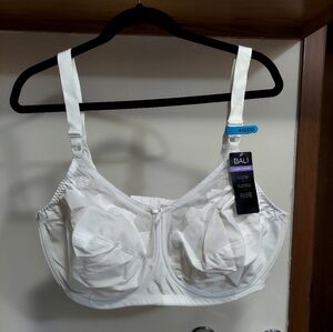 NWT Bali White Full-Coverage Comfort Bra with Adjustable Straps